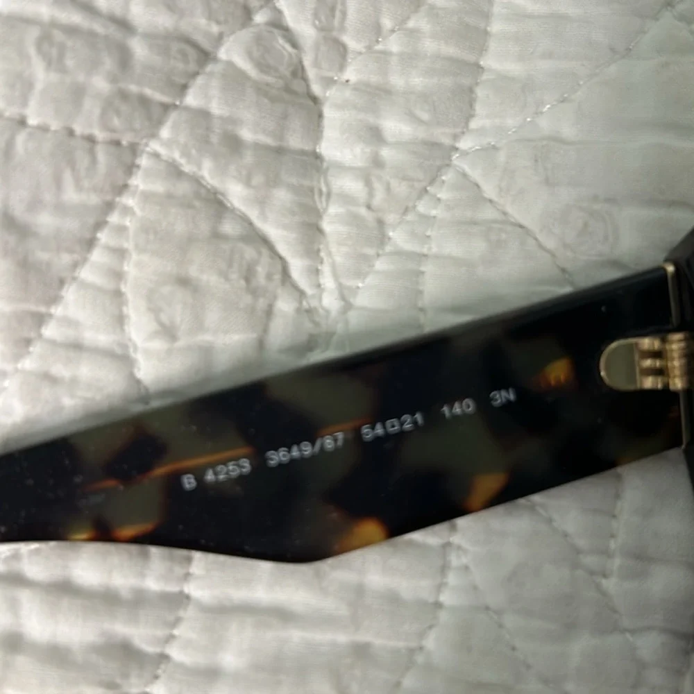 Burberry Sun glasses - Picture 4 of 5